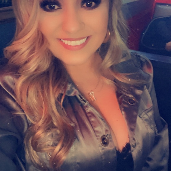 Meet your Posher, Erika - Picture 2 of 6